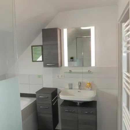 6 Personen Mit Zwei Duschen Und Toiletten, Sauna, Whirlpool Und Kaminofen In Otterndorf