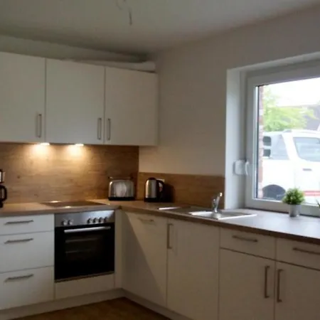 6 Personen Mit Zwei Duschen Und Toiletten, Sauna, Whirlpool Und Kaminofen In *