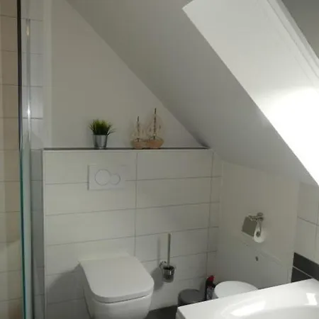 6 Personen Mit Zwei Duschen Und Toiletten, Sauna, Whirlpool Und Kaminofen In Otterndorf