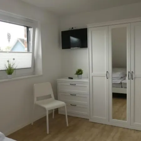 6 Personen Mit Zwei Duschen Und Toiletten, Sauna, Whirlpool Und Kaminofen In * Otterndorf