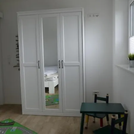 Prázdninový dům 6 Personen Mit Zwei Duschen Und Toiletten, Sauna, Whirlpool Und Kaminofen In *