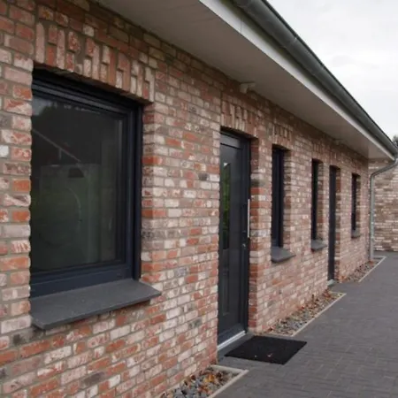 6 Personen Mit Zwei Duschen Und Toiletten, Sauna, Whirlpool Und Kaminofen In