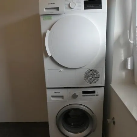 6 Personen Mit Zwei Duschen Und Toiletten, Sauna, Whirlpool Und Kaminofen In Prázdninový dům *