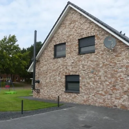 6 Personen Mit Zwei Duschen Und Toiletten, Sauna, Whirlpool Und Kaminofen In *