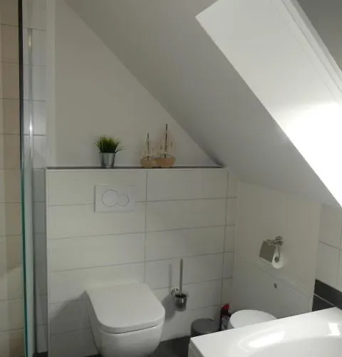 6 Personen Mit Zwei Duschen Und Toiletten, Sauna, Whirlpool Und Kaminofen In Otterndorf