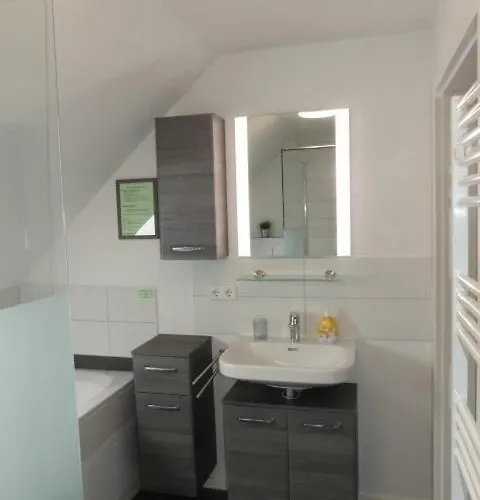Ferienhaus 6 Personen Mit Zwei Duschen Und Toiletten, Sauna, Whirlpool Und Kaminofen In