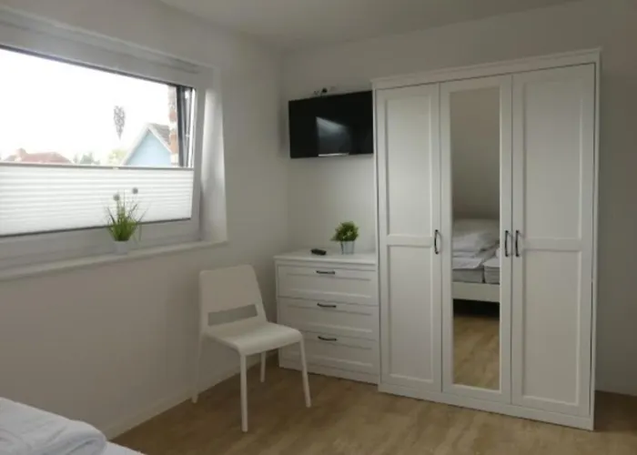 6 Personen Mit Zwei Duschen Und Toiletten, Sauna, Whirlpool Und Kaminofen In * Otterndorf