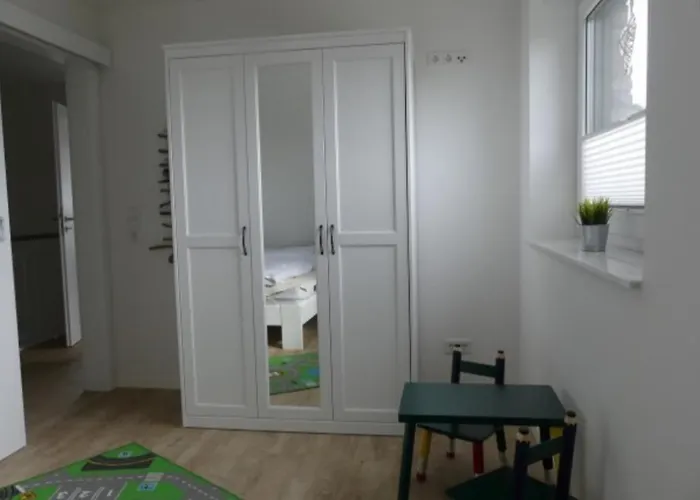 Ferienhaus 6 Personen Mit Zwei Duschen Und Toiletten, Sauna, Whirlpool Und Kaminofen In *