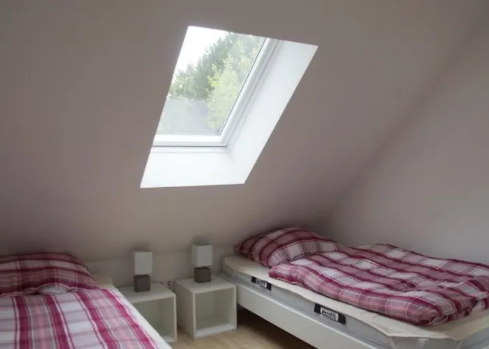 6 Personen Mit Zwei Duschen Und Toiletten, Sauna, Whirlpool Und Kaminofen In