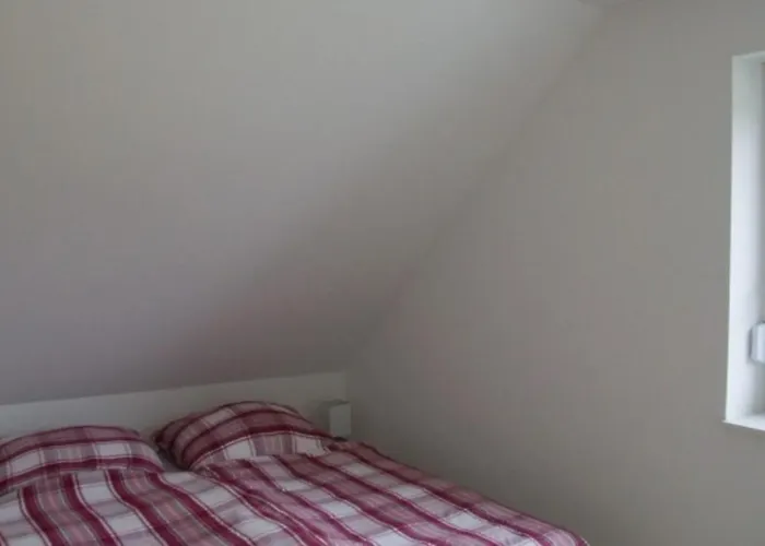 Ferienhaus 6 Personen Mit Zwei Duschen Und Toiletten, Sauna, Whirlpool Und Kaminofen In