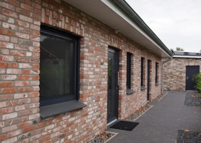 6 Personen Mit Zwei Duschen Und Toiletten, Sauna, Whirlpool Und Kaminofen In