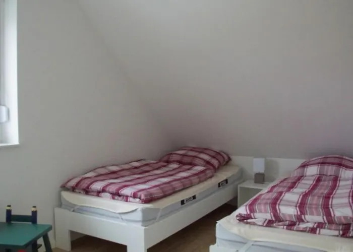 Ferienhaus 6 Personen Mit Zwei Duschen Und Toiletten, Sauna, Whirlpool Und Kaminofen In Otterndorf