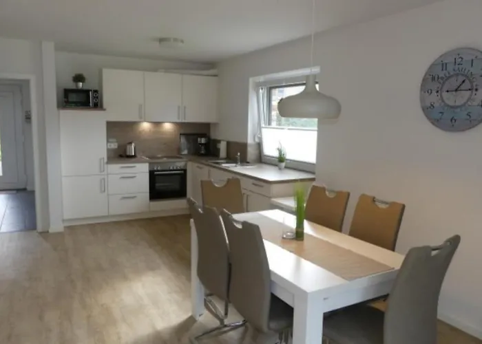 6 Personen Mit Zwei Duschen Und Toiletten, Sauna, Whirlpool Und Kaminofen In *